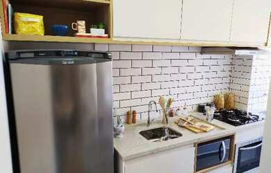 Imagem: O apartamento possui 2 Dormitórios, 1 Banheiro, 1 Vaga na garagem