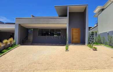 Imagem: A casa em condomínio possui 4 Dormitórios, 4 Banheiros, 5