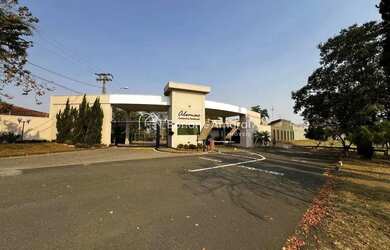 Imagem: O terreno possui 900m² de Área, Imóvel novo e está localizado