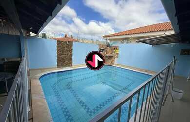 Imagem: A casa possui 4 Dormitórios, 5 Banheiros, 5 Vagas na garagem