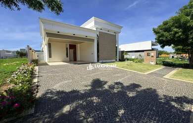 Imagem: A casa em condomínio possui 4 Dormitórios, 1 Banheiro, 5 Vagas