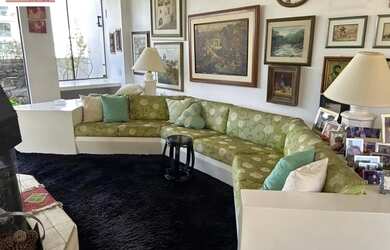 Imagem: O apartamento possui 3 Dormitórios, 1 Banheiro, 4 Vagas na