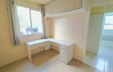 Imagem: O apartamento possui 2 Dormitórios, 1 Banheiro, 1 Vaga na garagem