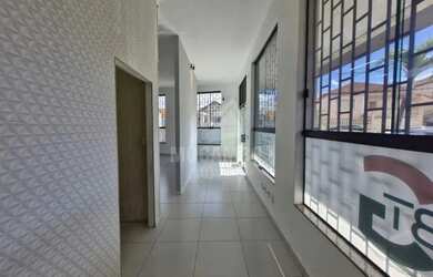 Imagem: O depósito possui 5 Vagas na garagem, 105m² de Área e está