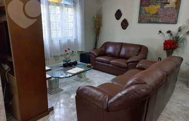 Imagem: A casa possui 3 Dormitórios, 1 Banheiro, 3 Vagas na garagem