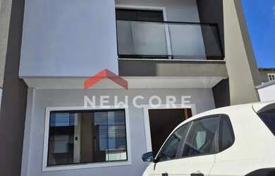 Imagem: A casa possui 3 Dormitórios, 3 Banheiros, 2 Vagas na garagem