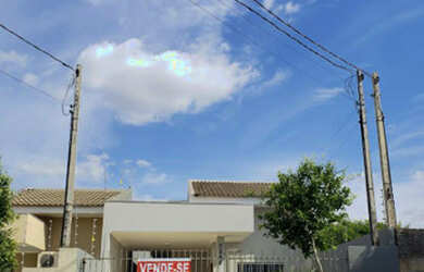 Imagem: A casa possui 2 Dormitórios, 2 Banheiros, 2 Vagas na garagem