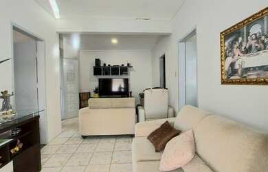 Imagem: A casa possui 5 Dormitórios, 1 Banheiro, 1 Vaga na garagem