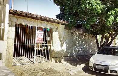 Imagem: A casa possui 2 Dormitórios, 2 Banheiros, 2 Vagas na garagem