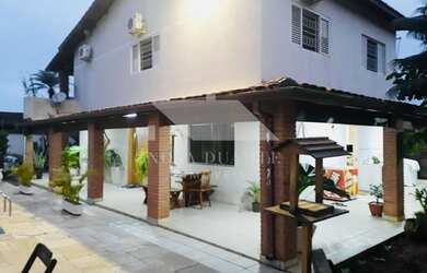 Imagem: A casa possui 2 Dormitórios, 2 Banheiros, 330m² de Área e