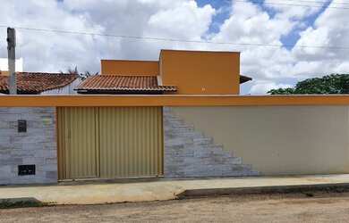 Imagem: A casa possui 2 Dormitórios, 2 Banheiros, 1 Vaga na garagem