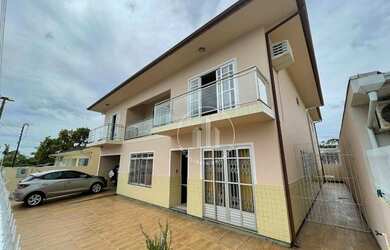 Imagem: A casa possui 5 Dormitórios, 4 Banheiros, 4 Vagas na garagem