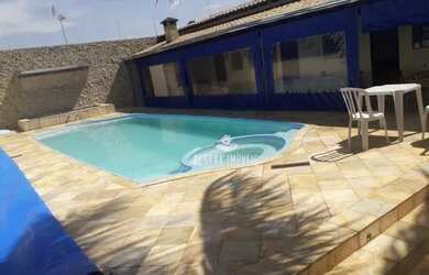 Imagem: A casa possui 2 Dormitórios, 4 Banheiros, 4 Vagas na garagem