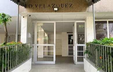 Imagem: O apartamento possui 3 Dormitórios, 1 Banheiro, 1 Vaga na garagem