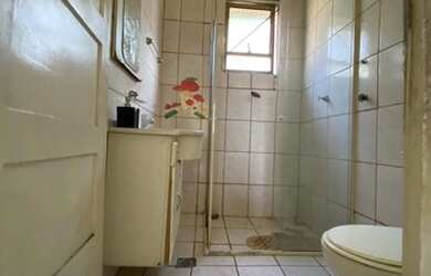 Imagem: O apartamento possui 1 Dormitório, 1 Banheiro, 1 Vaga na garagem