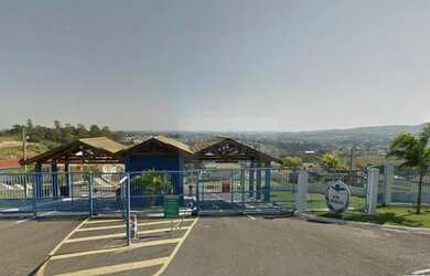 Imagem: A casa em condomínio possui 4 Dormitórios, 2 Banheiros, 2