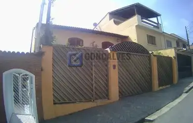 Imagem: A casa possui 4 Dormitórios, 5 Banheiros, 5 Vagas na garagem