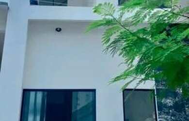 Imagem: A casa em condomínio possui 3 Dormitórios, 1 Banheiro, 2 Vagas