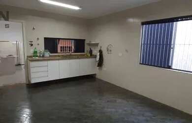 Imagem: A casa possui 2 Dormitórios, 4 Banheiros, 5 Vagas na garagem