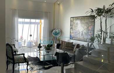 Imagem: A casa possui 4 Dormitórios, 5 Banheiros, 3 Vagas na garagem