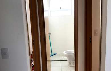 Imagem: O apartamento possui 2 Dormitórios, 1 Banheiro e 1 Vaga na