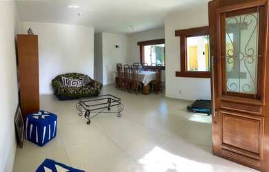 Imagem: A casa possui 4 Dormitórios, 4 Banheiros, 5 Vagas na garagem