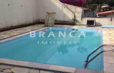 Imagem: A casa possui 3 Dormitórios, 4 Banheiros, 2 Vagas na garagem