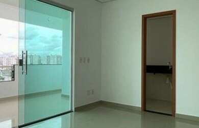 Imagem: A casa à venda possui 3 Dormitórios, 4 Banheiros, 2 Vagas