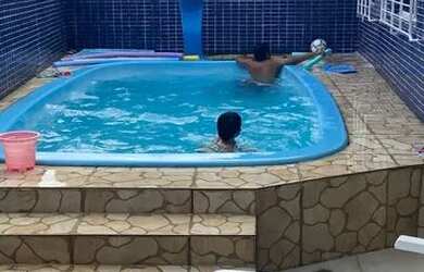 Imagem: A casa possui 3 Dormitórios, 2 Banheiros, 2 Vagas na garagem