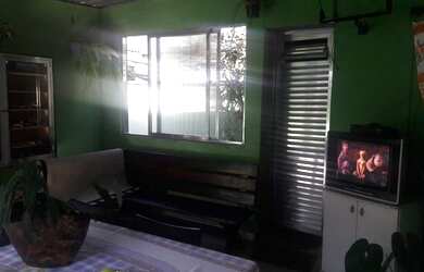 Imagem: A casa possui 2 Dormitórios, 2 Banheiros, 2 Vagas na garagem