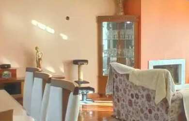 Imagem: A casa possui 5 Dormitórios, 5 Banheiros, 4 Vagas na garagem