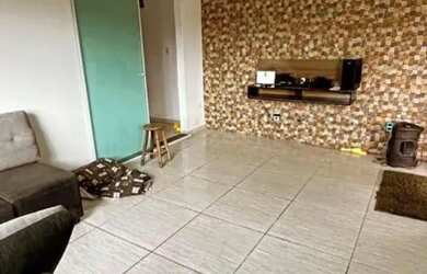 Imagem: A casa à venda possui 3 Dormitórios, 2 Banheiros, 5 Vagas