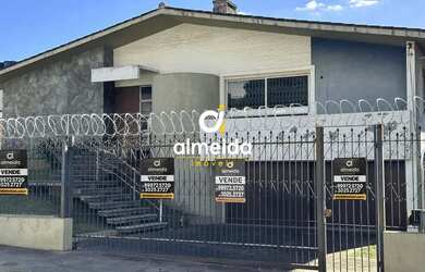 Imagem: A casa possui 3 Dormitórios, 3 Banheiros, 2 Vagas na garagem