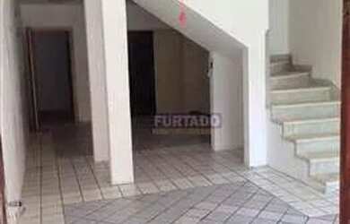 Imagem: O depósito possui 1 Vaga na garagem, 140m² de Área e está