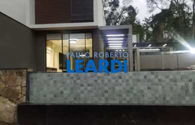 Imagem: A casa possui 3 Dormitórios, 3 Banheiros, 3 Vagas na garagem