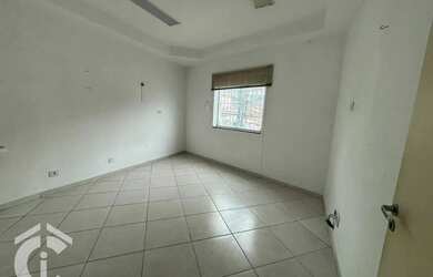 Imagem: A casa possui 5 Dormitórios, 4 Banheiros, 2 Vagas na garagem