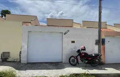 Imagem: A casa possui 2 Dormitórios, 1 Banheiro, 1 Vaga na garagem