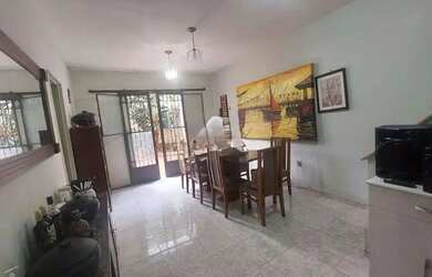 Imagem: A casa possui 4 Dormitórios, 3 Banheiros, 2 Vagas na garagem