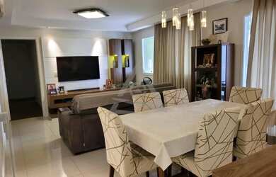 Imagem: O apartamento possui 3 Dormitórios, 1 Banheiro, 3 Vagas na