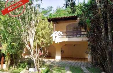 Imagem: A casa possui 3 Dormitórios, 3 Banheiros, 3 Vagas na garagem