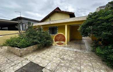 Imagem: A casa possui 2 Dormitórios, 2 Banheiros, 4 Vagas na garagem