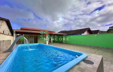 Imagem: A casa possui 3 Dormitórios, 2 Banheiros, 5 Vagas na garagem