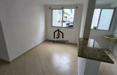 Imagem: O apartamento possui 2 Dormitórios, 1 Banheiro, 1 Vaga na garagem