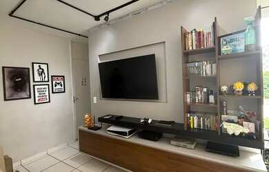 Imagem: O apartamento possui 2 Dormitórios, 1 Banheiro, 1 Vaga na garagem