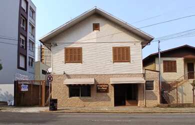 Imagem: A casa possui 2 Dormitórios, 1 Banheiro, 1 Vaga na garagem