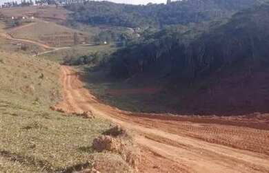 Imagem: O terreno possui 600m² de Área e está localizado em Centro