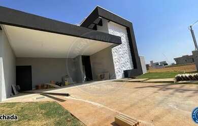 Imagem: A casa em condomínio possui 3 Dormitórios, 4 Banheiros, 4