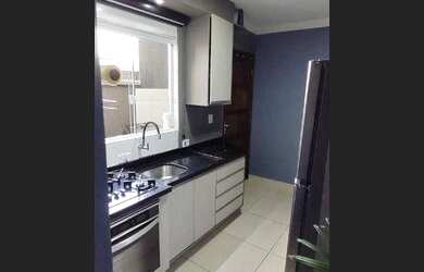 Imagem: A casa possui 2 Dormitórios, 1 Banheiro, 2 Vagas na garagem