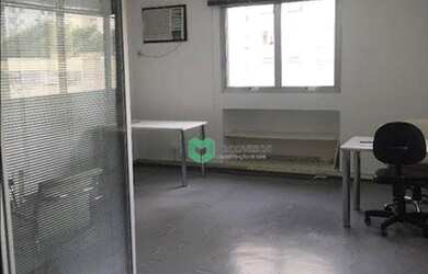 Imagem: O depósito possui 1 Vaga na garagem, 34m² de Área e está