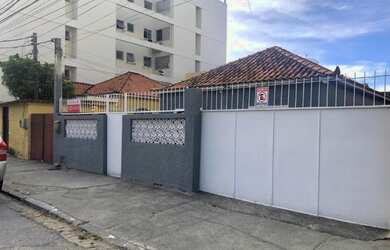 Imagem: A casa possui 4 Dormitórios, 1 Vaga na garagem e está localizado